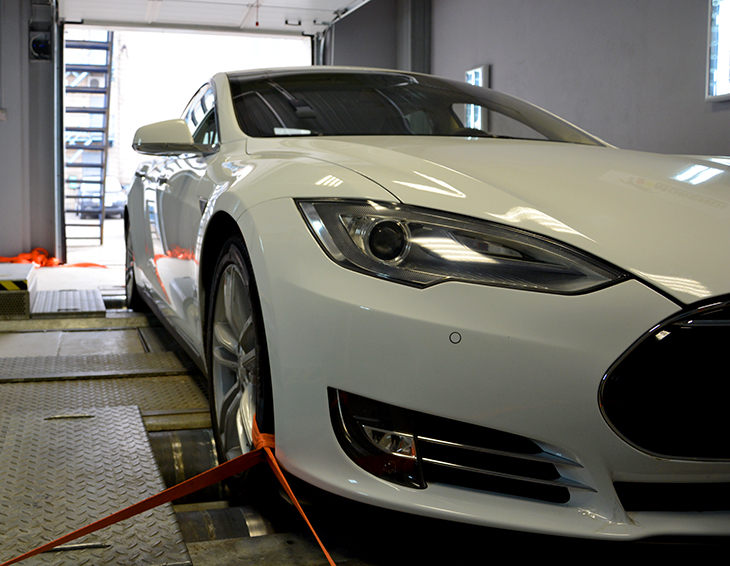 Tesla S85